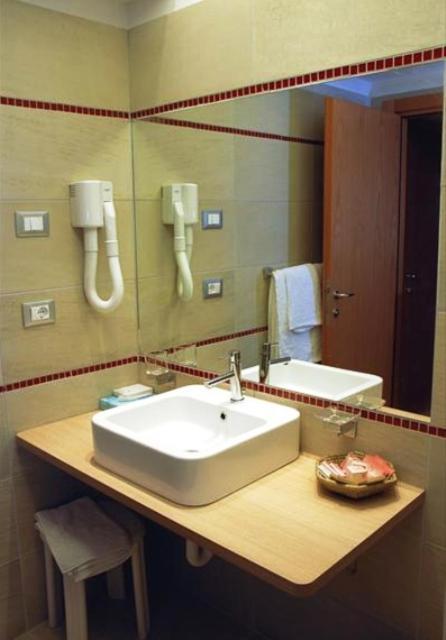 Hotel Capitol San Mauro Mare Номер фото
