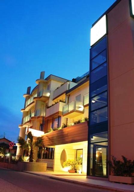 Hotel Capitol San Mauro Mare Экстерьер фото