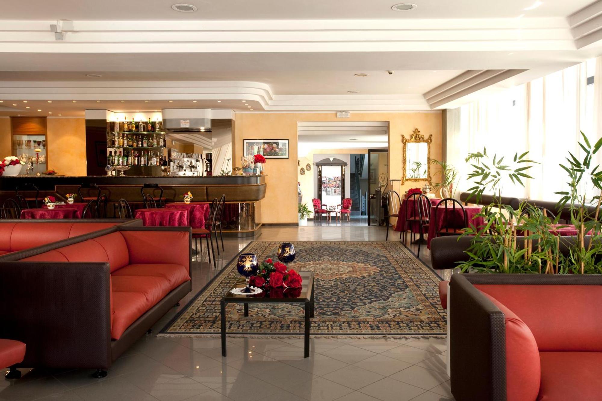 Hotel Capitol San Mauro Mare Экстерьер фото