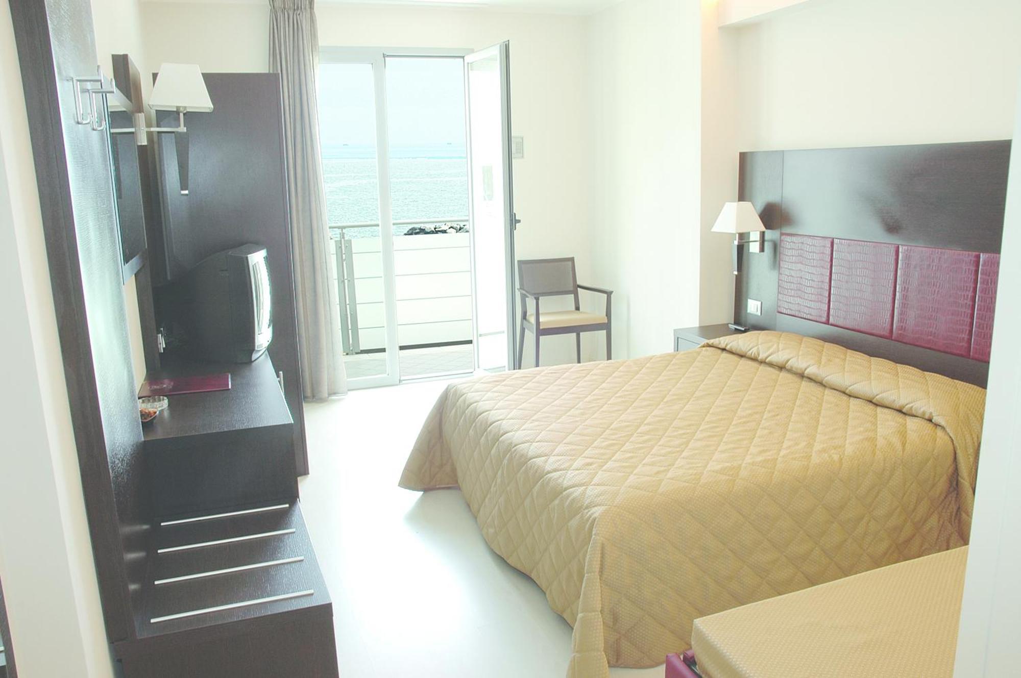 Hotel Capitol San Mauro Mare Экстерьер фото