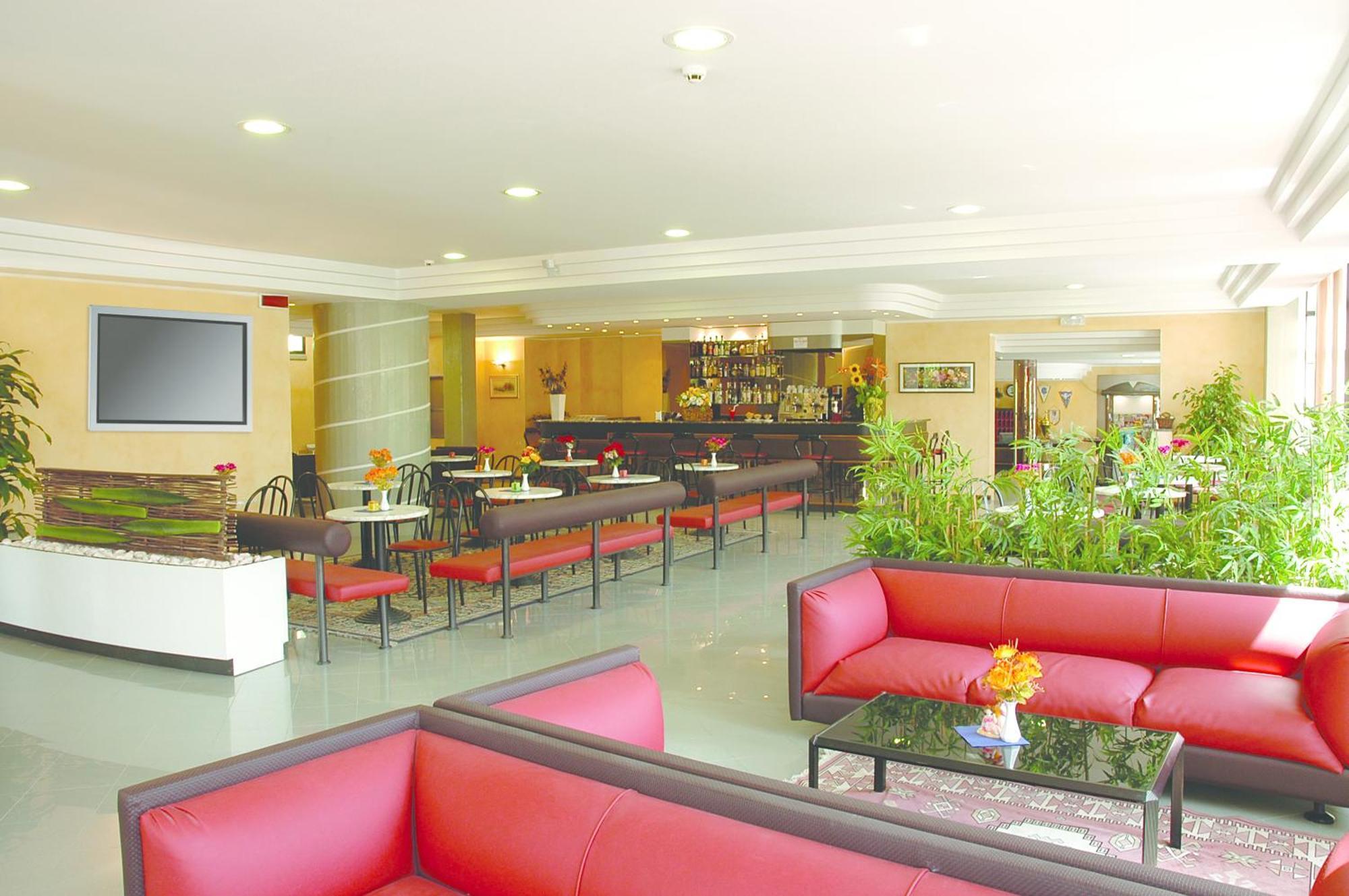 Hotel Capitol San Mauro Mare Экстерьер фото