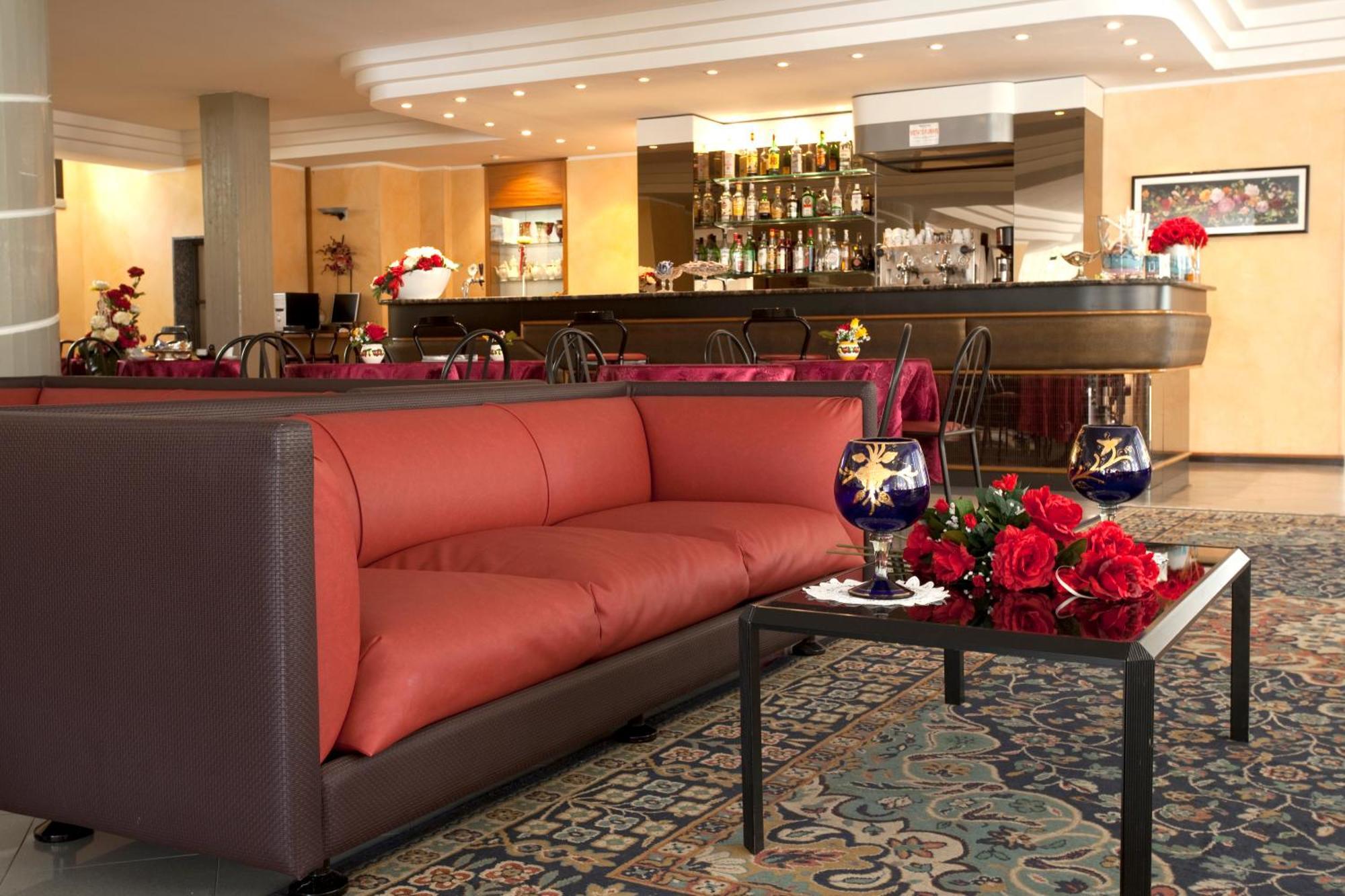Hotel Capitol San Mauro Mare Экстерьер фото