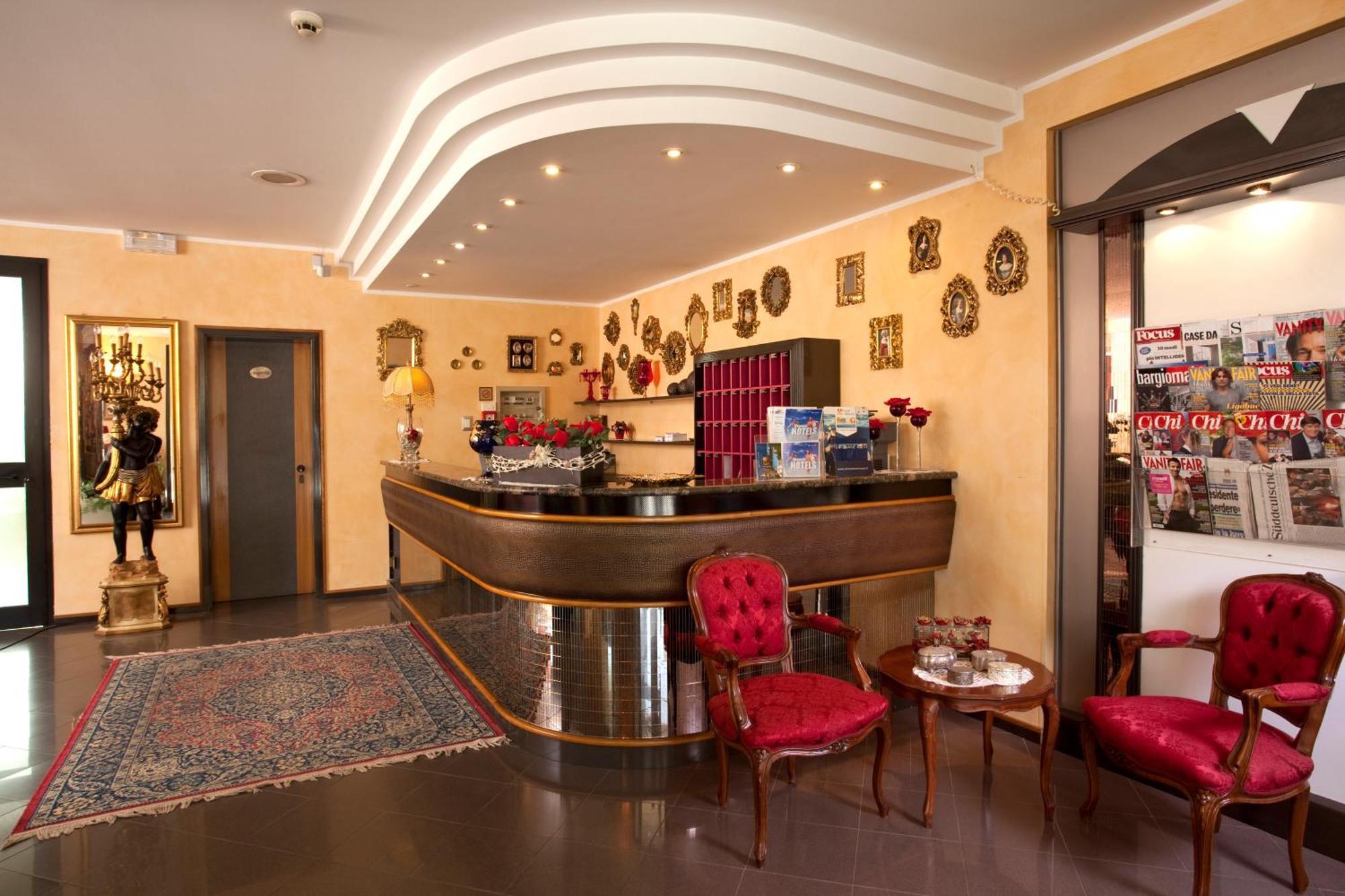 Hotel Capitol San Mauro Mare Экстерьер фото