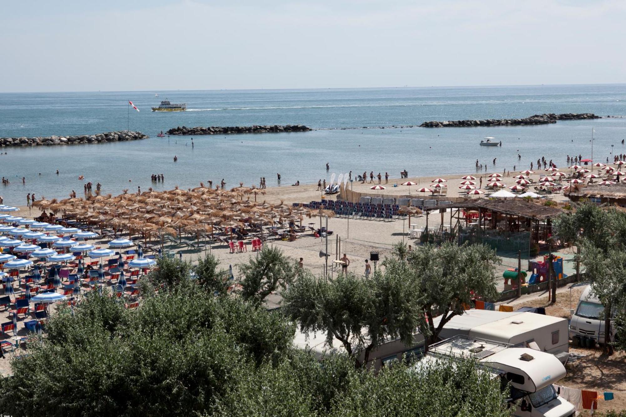 Hotel Capitol San Mauro Mare Экстерьер фото